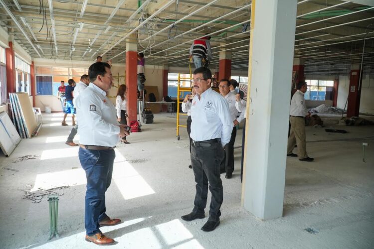 El rector de la UAT supervisa avances de obras de remodelación en la Facultad de Derecho Victoria