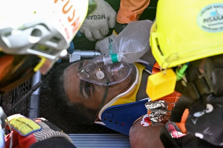 Grupo de héroes salva a Hernán tras 8 días bajo escombros en Venezuela; destacan brigadistas de México