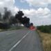 Vehículo incendiado interrumpió en ambos sentidos la circulación en área de Jiménez