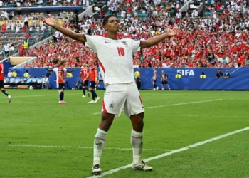 Inglaterra doblega 2-1 a Noruega en tiempo extra y espera a Argentina o a Suiza
