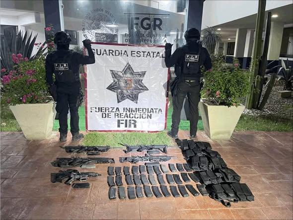 La GE asegura en colonia de Reynosa una camioneta abandonada con armas largas y cientos de cartuchos útiles