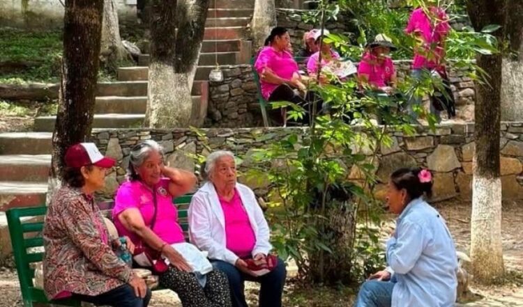 Divulga Secretaría de Turismo que 55 jubiladas y jubilados disfrutan viaje de turismo social