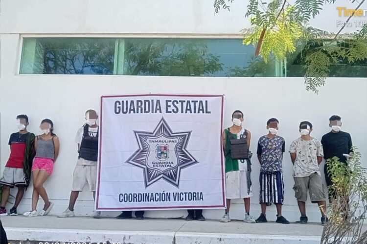La SSP detiene en casa de Ciudad Victoria a 7 ‘malandros’; había droga, chalecos tácticos y una réplica de arma