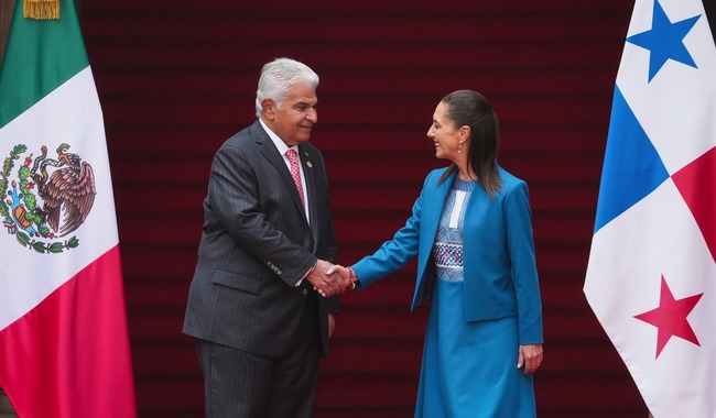 Claudia Sheinbaum recibe en Palacio Nacional al presidente de Panamá, José Raúl Mulino Quintero
