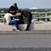 La GE atiende reporte y evita el posible suicidio de un hombre que se lanzaría del Puente Tampico