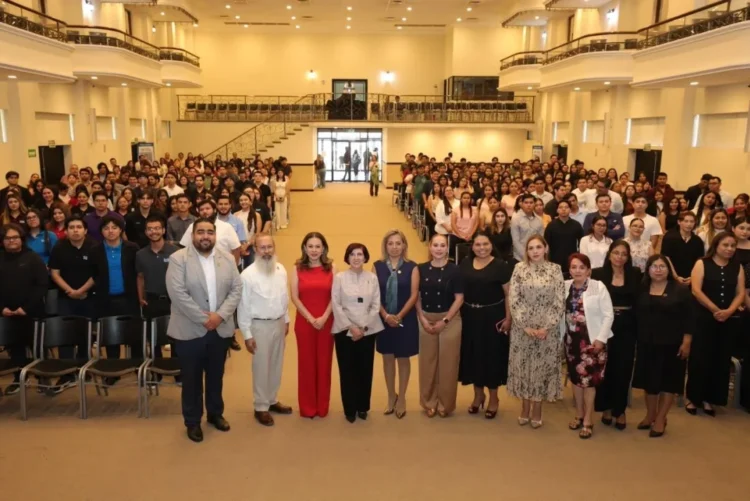 La presidenta del Poder Judicial de Tamaulipas  Tania Contreras imparte conferencia ante estudiantes del ICEST