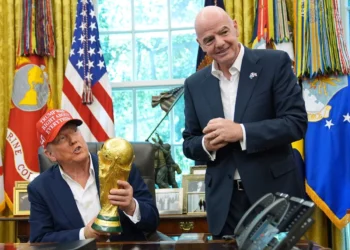 Eurodiputados y técnicos europeos exigen renuncia de Infantino a la FIFA; lo ven como empleado de Trump