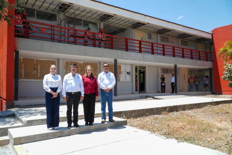 El rector Dámaso Anaya supervisa nueva sede para la Facultad de Arquitectura de la UAT en Victoria