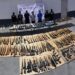 Autoridades Federales detienen a tres personas y aseguran 210 armas de fuego ocultas en semirremolques
