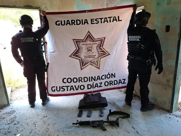 Personal de la GE asegura armamento, municiones y ponchallantas en Díaz Ordaz