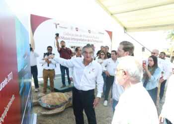 Coloca Américo primera piedra del Museo Interpretativo de la Tortuga Lora en Soto la Marina