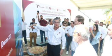 Coloca Américo primera piedra del Museo Interpretativo de la Tortuga Lora en Soto la Marina