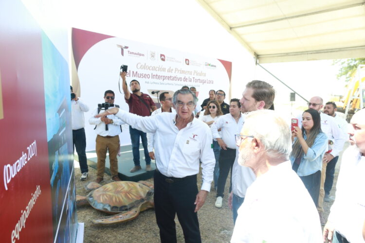 Coloca Américo primera piedra del Museo Interpretativo de la Tortuga Lora en Soto la Marina