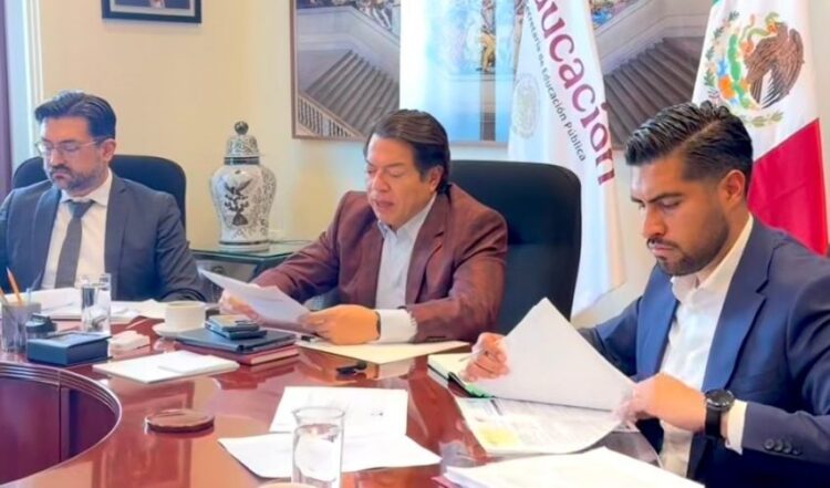 Respalda SET acuerdos del CONAEDU sobre redes sociales y confirma desaparición de las escuelas militarizadas