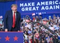 Una jueza federal de EU anula la suspensión de visas a migrantes impuesta por Donald Trump a 75 países