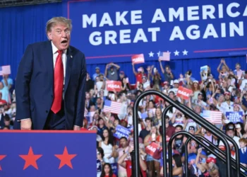 Una jueza federal de EU anula la suspensión de visas a migrantes impuesta por Donald Trump a 75 países