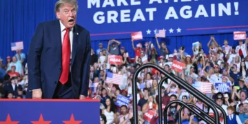 Una jueza federal de EU anula la suspensión de visas a migrantes impuesta por Donald Trump a 75 países