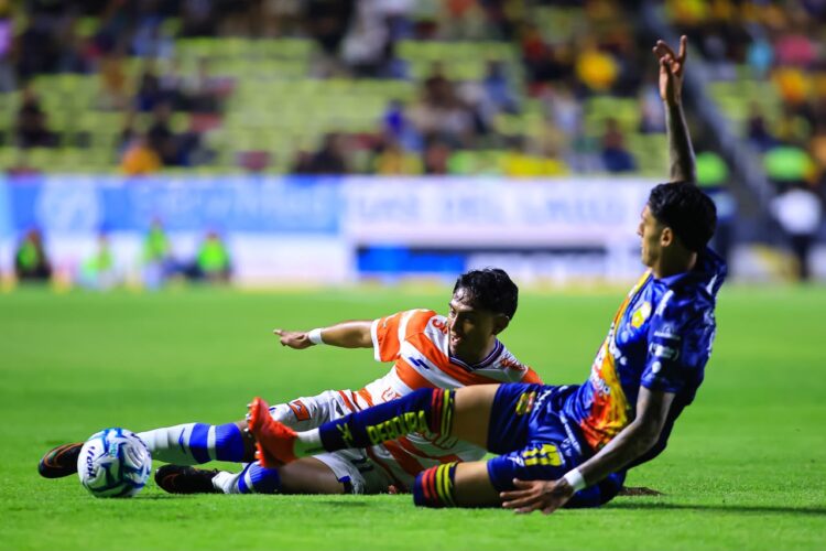 Correcaminos doblegó anoche 3-1 al Morelia en territorio purépecha y amanecería como líder