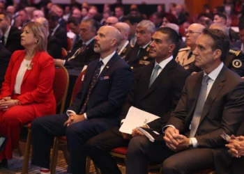 Harfuch calla bocas: ‘Fui a reunión de la DEA por mandato de CSP; los cargos son efímeros, la responsabilidad no’