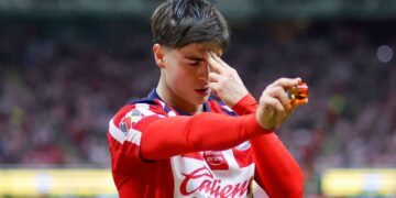 Armando González da el salto a Europa: Chivas acuerda su venta al Olympiacos 