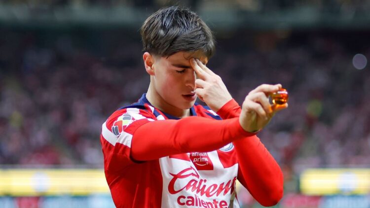 Armando González da el salto a Europa: Chivas acuerda su venta al Olympiacos 