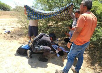 Una volcadura en la carretera Victoria-Zaragoza deja como saldo a padre e hijo lesionados