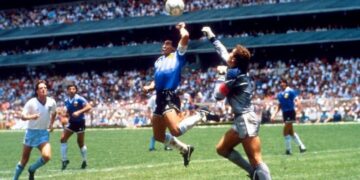 El balón con que Maradona anotó en México el gol de ‘la mano de Dios’ se subastó en 3.35 millones de dólares