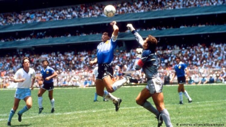 El balón con que Maradona anotó en México el gol de ‘la mano de Dios’ se subastó en 3.35 millones de dólares