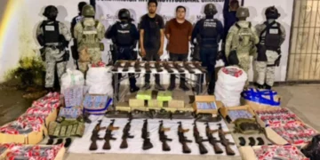 El Gabinete de Seguridad captura con arsenal a 2 presuntos miembros del cártel de Sinaloa en Mazatlán