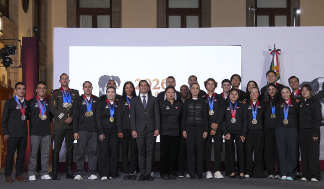 Sheinbaum anuncia aumento de becas para deportistas tras récord histórico en Santo Domingo 2026