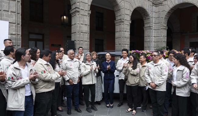 Sheinbaum presenta el minivehículo Olinia Carga; la convocatoria para su producción se publica en septiembre