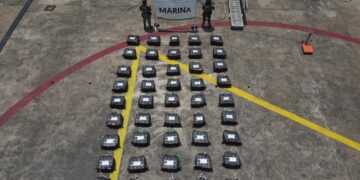 SEMAR asegura más de 1.6 toneladas de presunta cocaína frente a costas de Michoacán