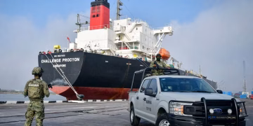 FGR anuncia nuevas órdenes de aprehensión por red de huachicol detonada en Tamaulipas y ligada a contralmirante