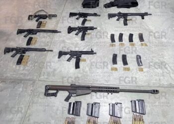 Aseguran arsenal, ponchallantas, chalecos balísticos y 2 vehículos en colonia de Ciudad Mier