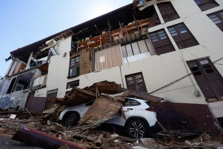 Terremoto de 7.4, el mayor en una década deja al menos 111 muertos y más de mil edificios colapsados en Colombia 