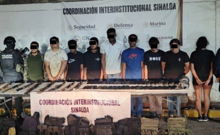 Caen en Sinaloa 9 miembros de grupo delictivo con arsenal y drogas; 4 son de Colombia y uno de Cuba