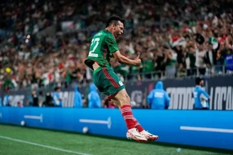 Rafa Márquez llama a ‘Chucky’ Lozano y a 29 más en su primera convocatoria como técnico del ‘Tri’ de México