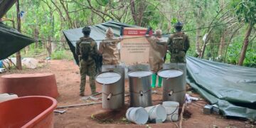 Autoridades inhabilitan laboratorio clandestino de metanfetamina en Sinaloa
