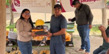 Entregan equipo de protección a combatientes del municipio de Llera 