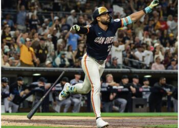 Padres se lanzan con todo por un lugar en playoffs