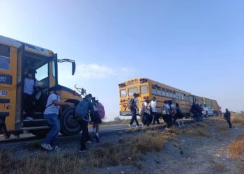 La GE salvaguarda integridad de 60 estudiantes del CBTA 117 cuyo bus escolar quedó varado cerca de Tula