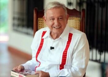 Reaparece AMLO para presentar su libro Pueblo… ‘aunque la sola palabra cause molestia a algunos’