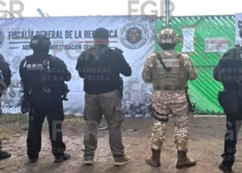 La FGR y SSCP catean inmuebles con huachicol, drogas, armas y vehículos en al menos 10 estados