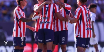 Chivas de Guadalajara gana 3-0 al Atlético de San Luis y escala al segundo lugar de la Liga MX