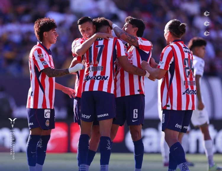 Chivas de Guadalajara gana 3-0 al Atlético de San Luis y escala al segundo lugar de la Liga MX