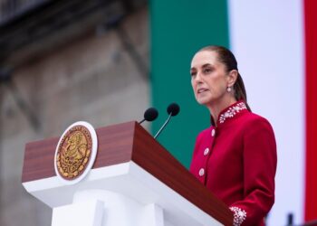 Aunque algunos quisieran lo contrario México no se doblega, no se arrodilla y nunca se vende: CSP
