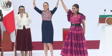 ‘Los mexicanos no queremos injerencias’: CSP  en su cierre de gira nacional en el Zócalo a 2 años de su gobierno