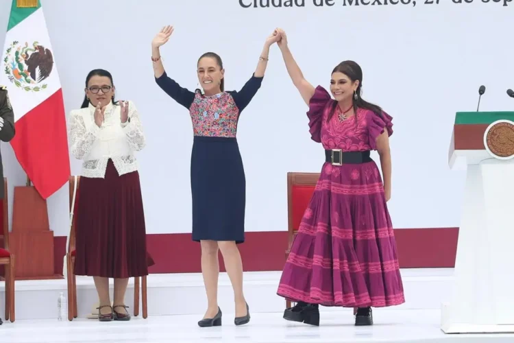 ‘Los mexicanos no queremos injerencias’: CSP  en su cierre de gira nacional en el Zócalo a 2 años de su gobierno