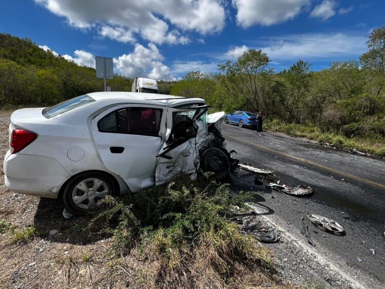 Un trágico accidente vehicular dejó 2 personas muertas y una lesionada en área del municipio de Hidalgo