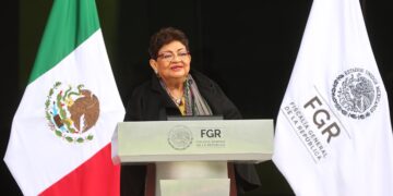Defender a México significa combatir la corrupción y hacer valer la ley: Ernestina Godoy